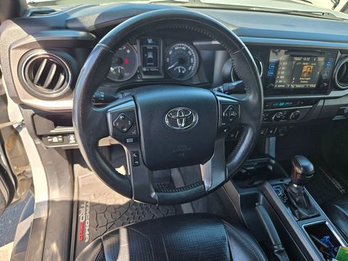 Used 2017 Toyota Tacoma TRD Pro AWD/4WD image 6