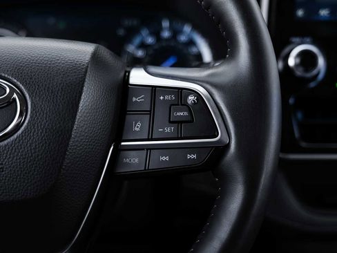 Used 2021 Toyota Highlander Platinum image 17