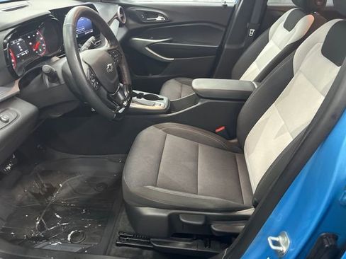 Used 2025 Chevrolet Trax RS w/ Driver Confidence Package image 9
