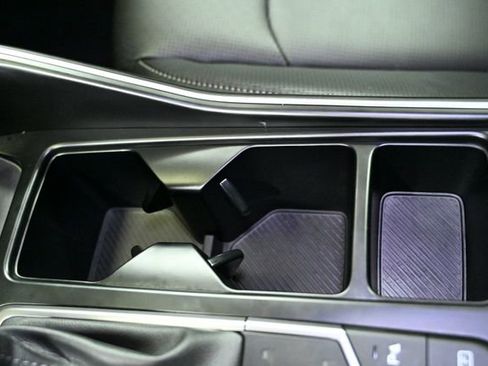 Used 2025 Kia Sorento S image 27