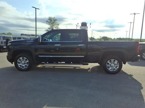 Used 2026 Chevrolet Silverado 3500 High Country w/ Technology Package AWD/4WD image 6