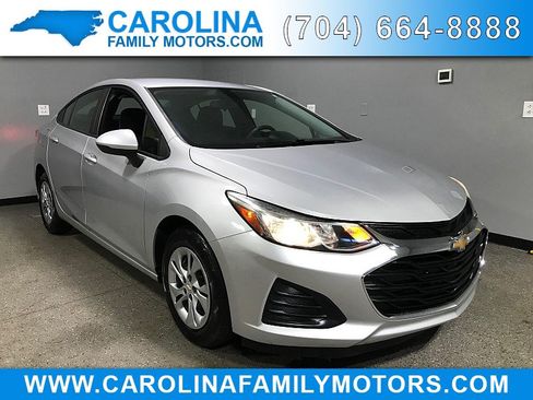 Used 2019 Chevrolet Cruze LS w/ LS Fleet Convenience Package FWD image 1