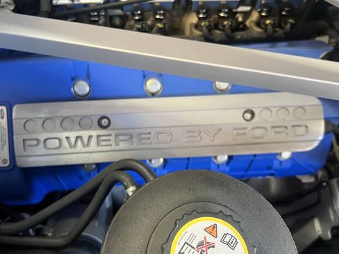 Used 2005 Ford GT RWD image 60