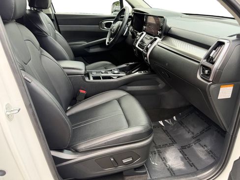 Certified 2023 Kia Sorento EX AWD/4WD image 9