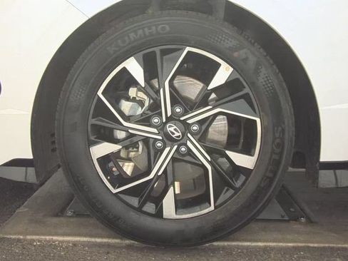 Used 2025 Hyundai Sonata SEL FWD image 3