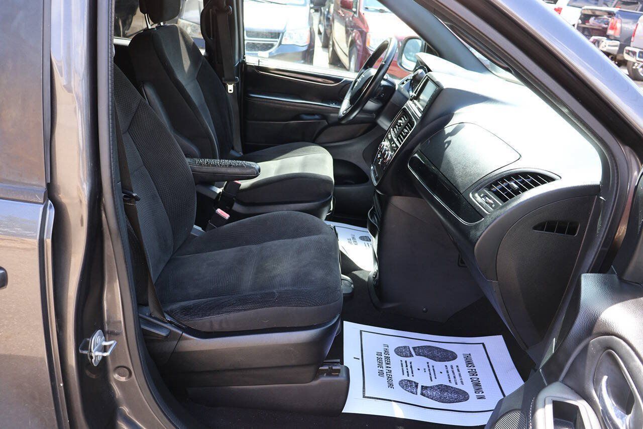 Used 2018 Dodge Grand Caravan SE FWD image 22