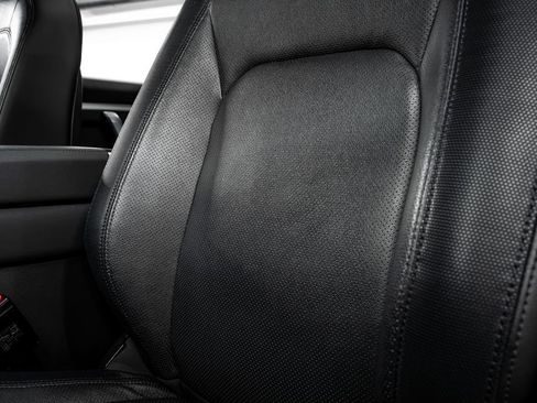 Used 2023 Land Rover Defender 130 X-Dynamic SE image 38