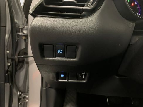 Used 2018 Toyota C-HR XLE image 25