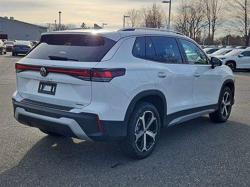 New 2026 Volkswagen Tiguan SE image 3