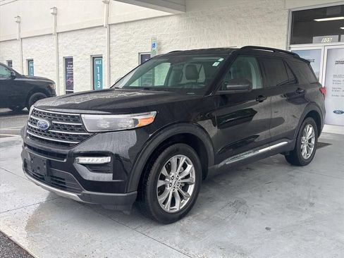 Used 2022 Ford Explorer XLT w/ Equipment Group 202A AWD/4WD image 23