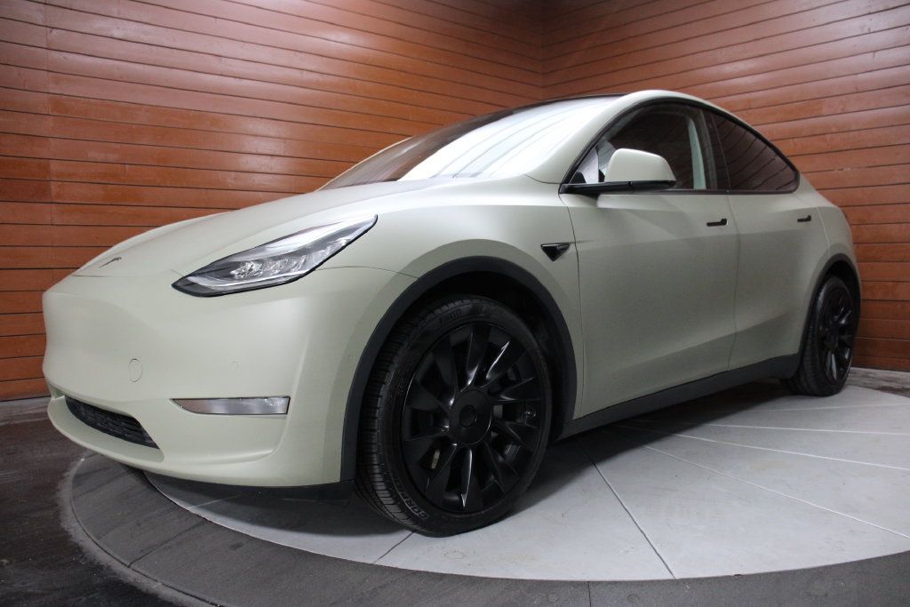 Used 2020 Tesla Model Y Long Range AWD/4WD image 1
