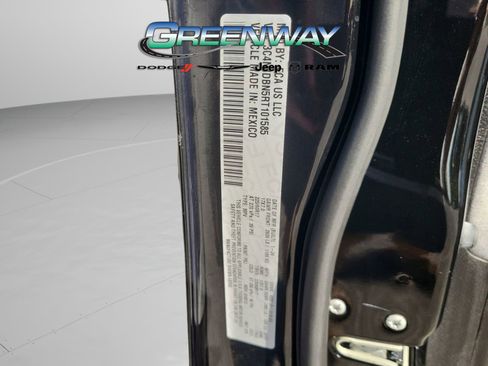 Used 2024 Jeep Compass Latitude image 30