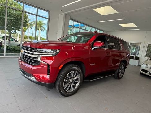 Used 2024 Chevrolet Tahoe LT w/ Luxury Package RWD image 3