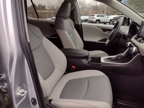 Used 2022 Toyota RAV4 XLE Premium image 22