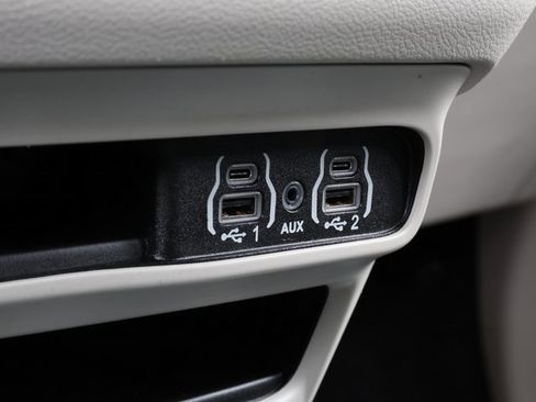 Used 2024 Chrysler Voyager LX image 25