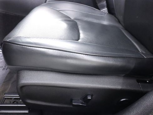 Used 2016 Chrysler 300 C RWD image 30