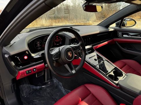 Used 2024 Porsche Panamera image 4