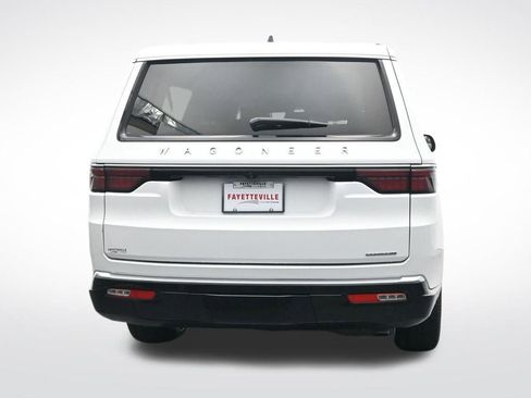 Used 2024 Jeep Wagoneer L Series II w/ Flexible Seating Group RWD image 7