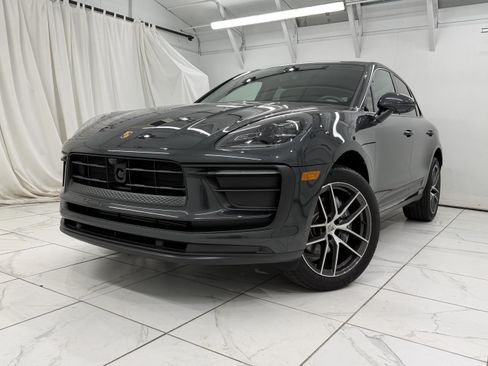 Certified 2024 Porsche Macan AWD/4WD image 8