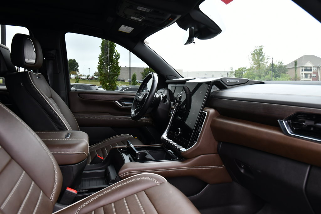 Used 2025 GMC Yukon Denali Ultimate w/ LPO, Floor Liner Package AWD/4WD image 40