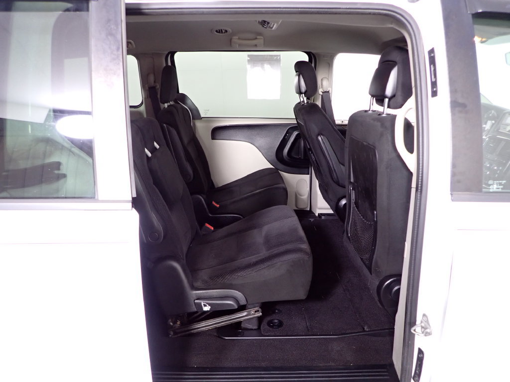 Used 2015 Dodge Grand Caravan SXT FWD image 31