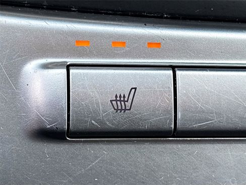 Used 2025 Kia Carnival FWD image 20