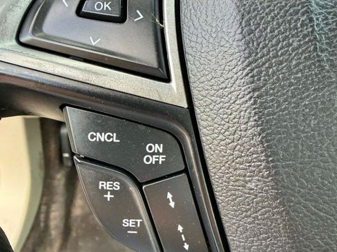Used 2019 Ford Fusion SE FWD image 18