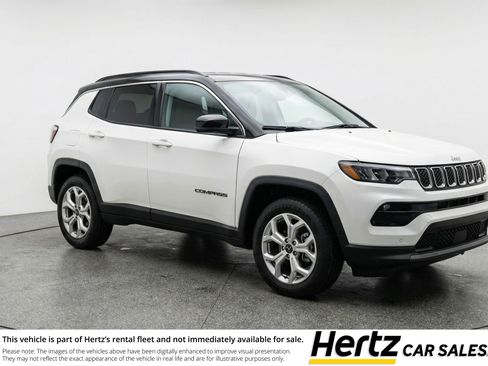 Used 2025 Jeep Compass Latitude image 1
