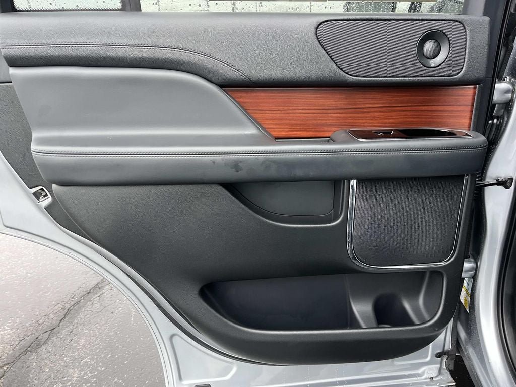Used 2023 Lincoln Navigator Reserve AWD/4WD image 21