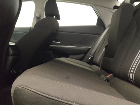 Used 2025 Hyundai Elantra SEL FWD image 18
