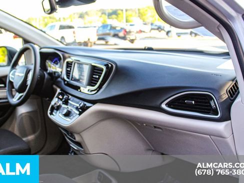 Used 2023 Chrysler Voyager LX FWD image 27