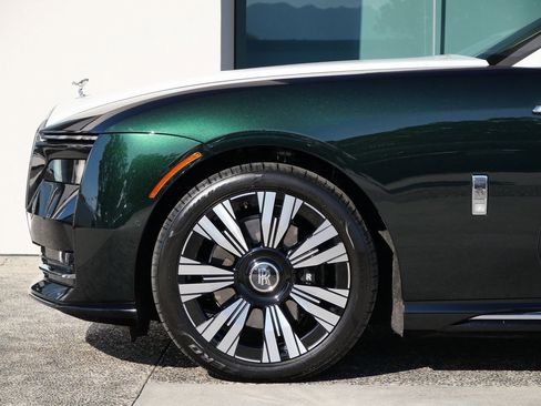Used 2024 Rolls-Royce Spectre w/ Spectre Launch Package image 12