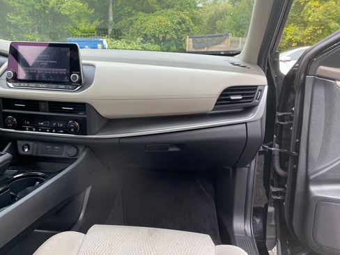 Used 2024 Nissan Rogue SV image 28