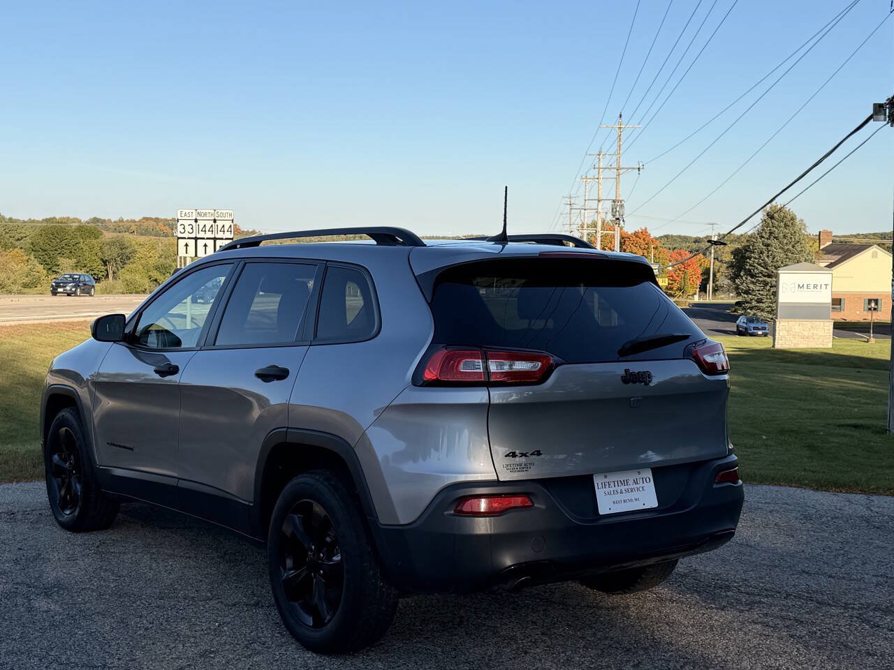 Used 2016 Jeep Cherokee Sport w/ Cold Weather Group AWD/4WD image 3