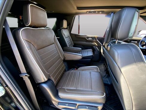 Used 2025 GMC Yukon Denali Ultimate AWD/4WD image 19