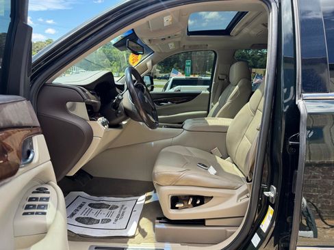 Used 2016 Cadillac Escalade Luxury AWD/4WD image 11
