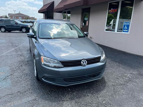 Used 2014 Volkswagen Jetta SE FWD image 2