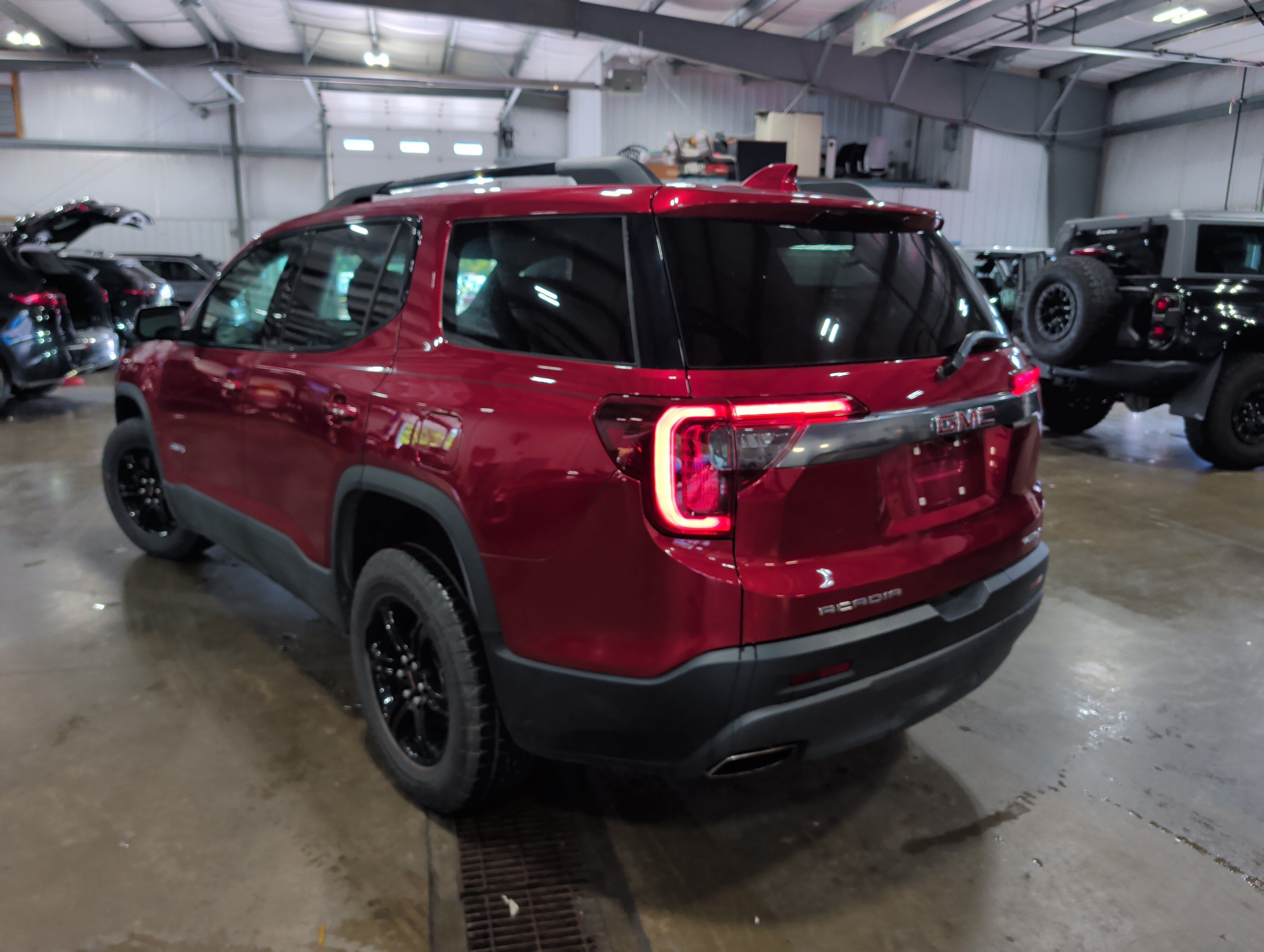 Used 2023 GMC Acadia AT4 w/ Technology Package AWD/4WD image 4