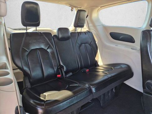 Used 2023 Chrysler Pacifica Touring-L FWD image 26