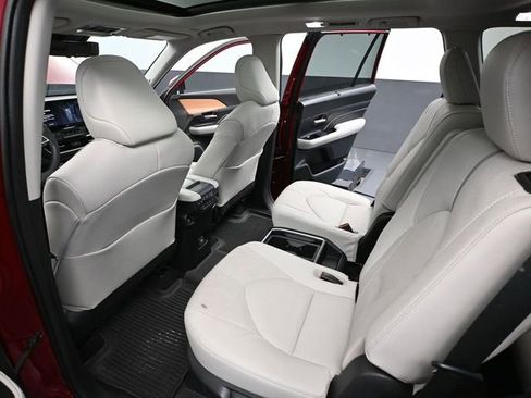 Used 2024 Toyota Grand Highlander Platinum image 40