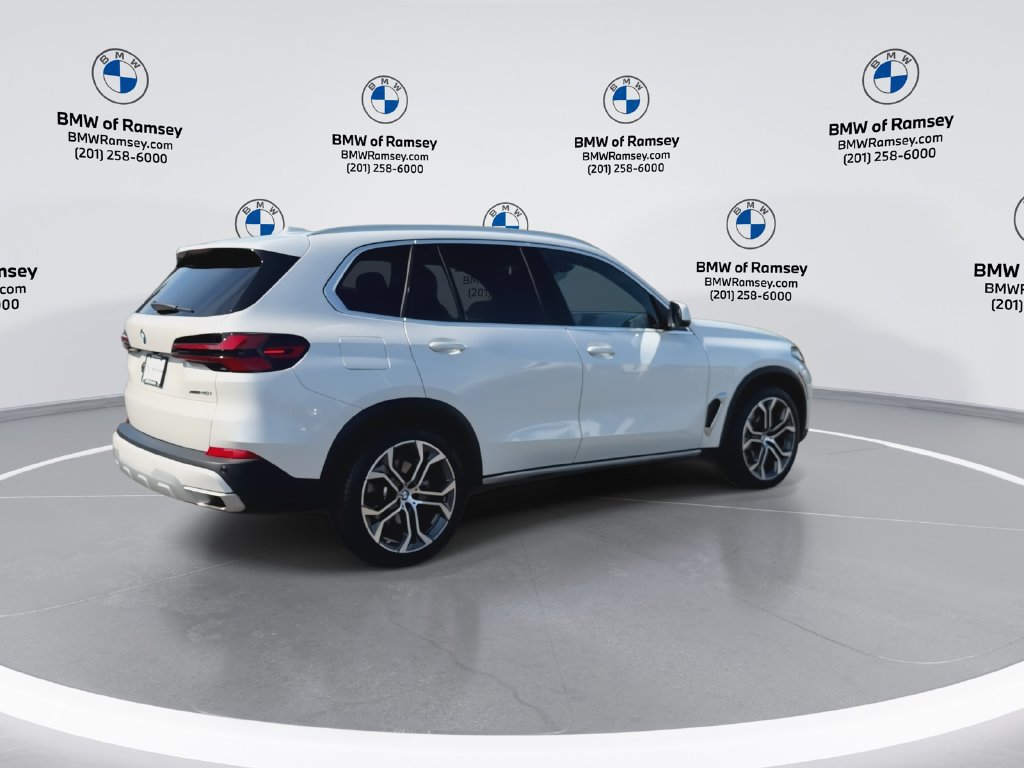 Used 2024 BMW X5 xDrive40i w/ Premium Package AWD/4WD image 8