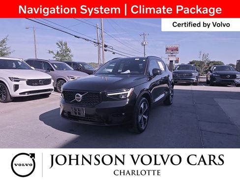 Used 2025 Volvo XC40 B5 Plus AWD/4WD image 3