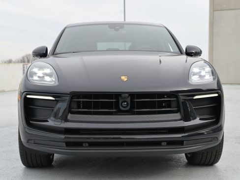 Certified 2026 Porsche Macan AWD/4WD image 6