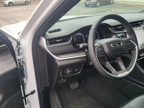 Used 2024 Jeep Grand Cherokee L Limited w/ Luxury Tech Group II image 3