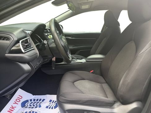 Used 2018 Toyota Camry LE FWD image 9