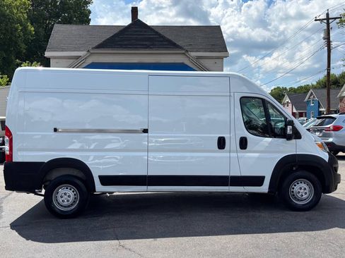 Used 2025 RAM ProMaster 2500 w/ Convenience Group FWD image 1