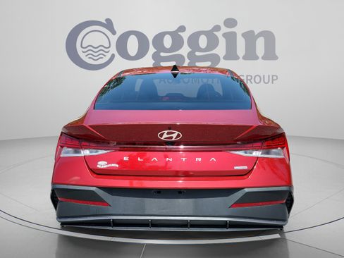 Certified 2024 Hyundai Elantra Blue FWD image 4
