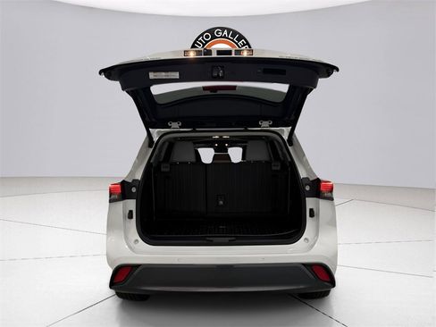 Used 2020 Toyota Highlander Limited image 22