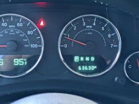 Used 2018 Jeep Wrangler Unlimited Sport w/ Connectivity Group image 26