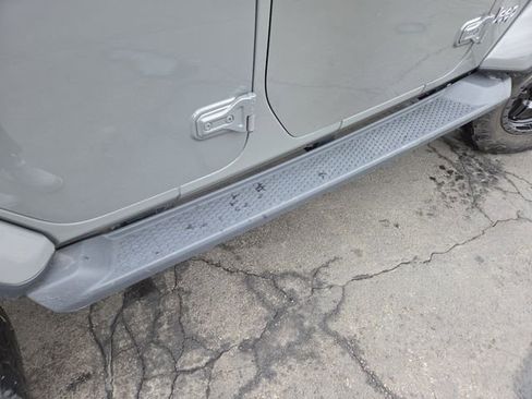 Used 2019 Jeep Wrangler Unlimited Sahara w/ Safety Group image 16